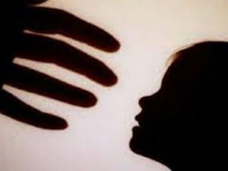 9ம் வகுப்பு மாணவி கடத்தல்.. மிரட்டி பலாத்காரம்.. கணக்கு வாத்தியாருக்கு ஆயுள் தண்டனை!