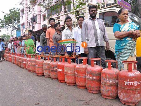 வீட்டு உபயோகத்திற்கான மானிய விலை சிலிண்டர்கள் விலை ரூ. 6.52 குறைப்பு!