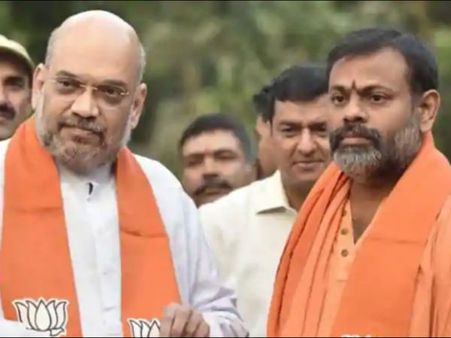 இவர்தான் தென்னகத்தின் யோகி ஆதித்யநாத்.. தெலுங்கானாவில் பாஜகவிற்காக பரியேறும் பரிபூர்ணானந்தா!