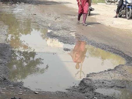 நம்பினால் நம்புங்கள்.. இப்படியும் ஒரு ரோடு.. பாவப்பட்ட மக்கள்.. சென்னைக்கு பக்கத்தில்தான்!