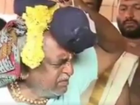 சபரிமலை ஐயப்பன் கோயிலில் குலுங்கி அழுதபடி சாமி கும்பிட்ட பொன்.ராதாகிருஷ்ணன்