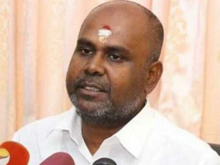 ஸ்டாலினை டிடிவி தினகரன் விமர்சனம் செய்யாதது ஏன்? அமைச்சர் உதயகுமாருக்கு வந்த சந்தேகம்