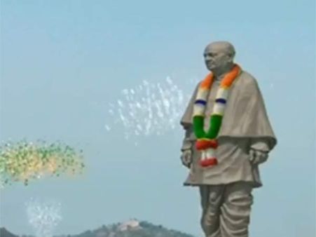 பட்டேல் சிலைக்கு எதிராக போராடிய 73 கிராமங்கள்.. ஆயிரக்கணக்கான மக்கள்.. அதிர வைக்கும் மறுபக்கம்!