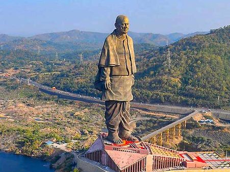 'உயரச்' சிலையின் உள் அரசியல் .. கறுப்பும் காவியும் (20)