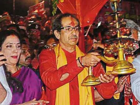 ராமர் கோவில் கட்டவில்லை எனில் மோடியால் இனி ஆள முடியாது.. அயோத்தியில் சிவசேனா பூஜை!