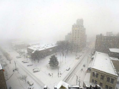 அமெரிக்காவில் செம பனிப் புயல்.. விமானங்கள் ரத்து.. இயல்பு வாழ்க்கை பாதிப்பு!