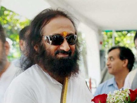 150 சிபிஐ உயர் அதிகாரிகளுக்கு பல்வேறு பயிற்சி அளித்த சாமியார் ஸ்ரீஸ்ரீ ரவிசங்கர்.. பின்னணி என்ன?