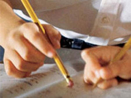 ஹோம் ஒர்க் எழுதவில்லை.. துடைப்பக்கட்டையால் அடித்த சித்தி.. ஹார்ட் அட்டாக்கில் சிறுவன் பரிதாபப் பலி!