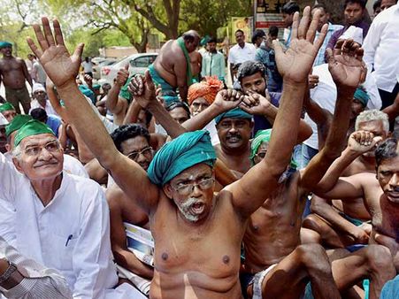 அய்யாக்கண்ணு அன்று கொளுத்தி போட்ட திரி.. இன்று பற்றி எரிகிறது டெல்லி!