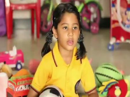 புயல்ல பாதிச்சவங்களுக்கு ஹெல்ப் பண்ணுங்க.. மழலை தமிழினி சொல்வதை கேளுங்க!