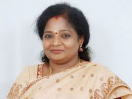 மழையே மழையே குளங்களை நிரப்பு.. என் மக்களின் கண்களை குளமாக்காதே.. தமிழிசையின் உருக்கம்