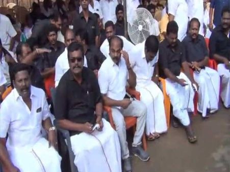 தங்க தமிழ்ச்செல்வனின் அடேங்கப்பா உண்ணாவிரதம்.. ஆண்டிப்பட்டியே ஆடிப் போய்க் கிடக்கு!