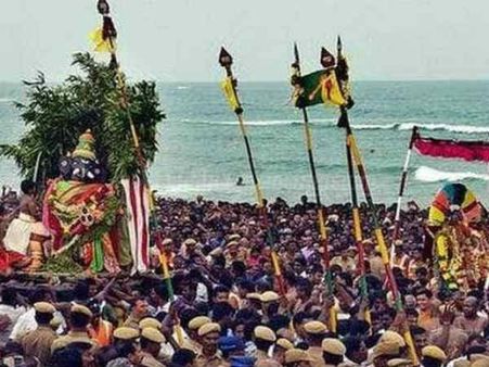 திருச்செந்தூரில் சூரனை சம்ஹாரம் செய்த சுப்ரமணியர் - அரோகாரா முழக்கமிட்ட பக்தர்கள் 