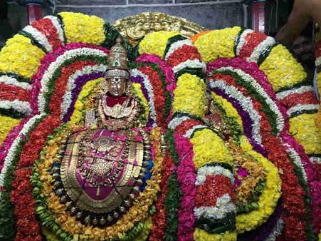 திருவண்ணாமலை கார்த்திகை தீப திருவிழா - ஆடி அசைந்து வந்த ஐந்து தேர்கள்