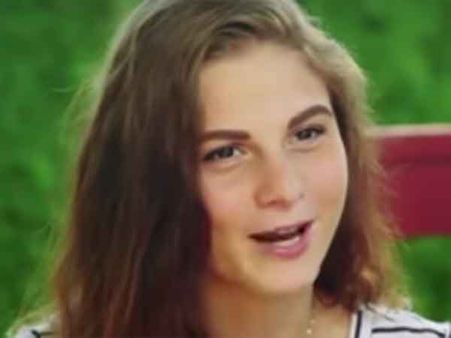 ஏதோ ஒரு பாட்டு என் காதில் கேட்கும்.. அமெரிக்கா முழுதும் இந்த பெண் பற்றித்தான் பேச்சே!