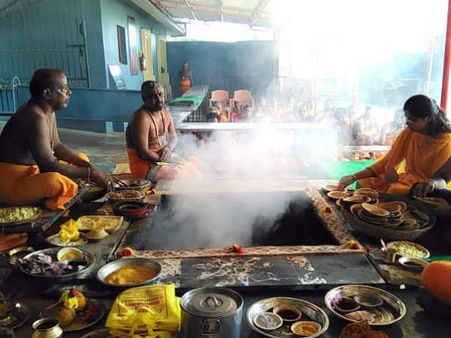 தோஷங்கள் நீக்கும் வாஸ்து சாந்தி பூஜை - நவகிரக ஹோம பூஜைகள்