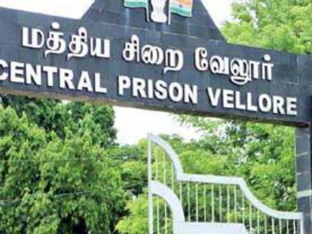 கஜாவை விட வெரி ஃபாஸ்ட்.. உத்தரவு வந்த ஒரு மணி நேரத்தில் விடுவிக்கப்பட்ட அதிமுகவினர்