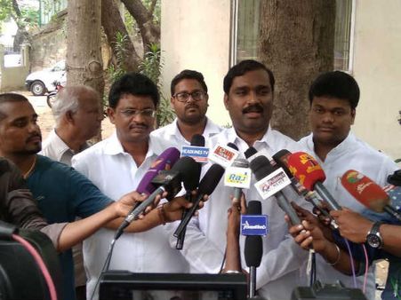 கஜா புயல்.. மக்களின் கூக்குரல்கள் இன்னும் கேட்கத்தான் செய்கின்றன- வேல்முருகன் வேதனை