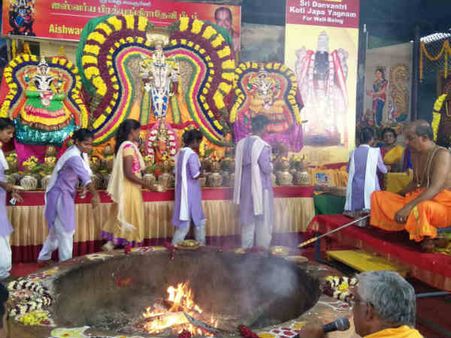ஸ்ரீ தன்வந்திரி பீடத்தில் கோடி ஜெப மகா யாகம் - மாணவர்கள், ஆசிரியர்கள் பங்கேற்பு