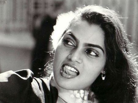 கிறங்க வைக்கும் உடலை தாண்டி.. ஈர மனசும், தங்க குணமும்.. அவர்தான் சில்க்