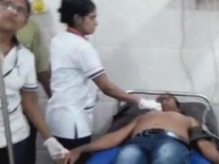 முத்தி போச்சு.. திடீரென பிளேடை எடுத்து.. நாக்கை வெட்டி.. தெலுங்கானாவில் அரசியல் அக்கப்போர்