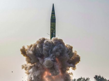 அணு ஆயுதங்களுடன் எதிரி இலக்கை தாக்கும் ஏவுகணை… அக்னி 4 ஏவுகணை சோதனை வெற்றி