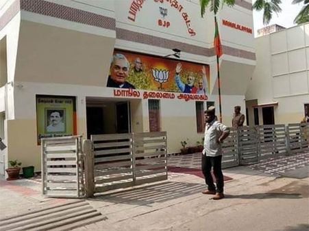 பிரஸ் மீட்டா? நோ தர முடியாது.. செய்தியாளர்களை பார்த்து தெறித்து ஓடும் பாஜக தலைகள்!