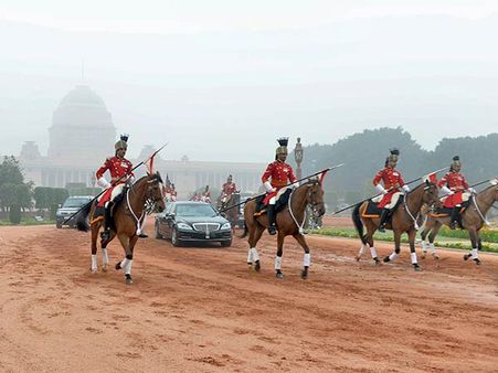 3 ஜாதியினர்தான் குடியரசுத் தலைவருக்கு பாடி-கார்ட் ஆக முடியுமா? டெல்லி ஹைகோர்ட் கேள்வி