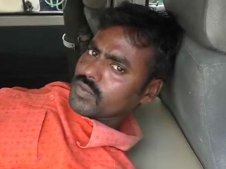 அதான் சொன்னோம்ல.. கேட்டீங்களா.. ஆம்புலன்ஸில் வந்து லீவு கேட்டு அதிர வைத்த ஊழியர்!