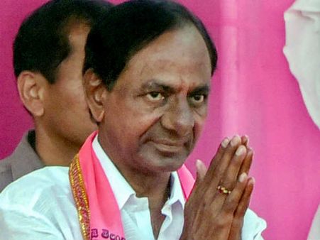 கேசிஆர் பேரு 2 இடத்தில் இருக்கு.. செத்தவங்க 38 பேர் எப்படி ஓட்டு போட்டாங்க.. மல்லுக்கட்டும் காங்!