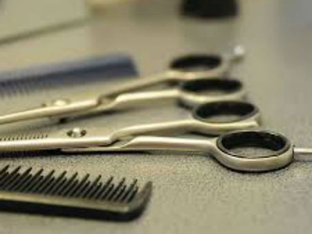 ஈபி ஊழியர்களுக்கு இலவச கட்டிங், ஷேவிங்.. நாகை நாவிதர்களின் சபாஷ் சேவை