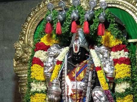 ஆருத்ரா தரிசன நாளில் ஆயிரம் கிலோ பூக்களால் தன்வந்திரி பகவானுக்கு மகா புஷ்ப யாகம்
