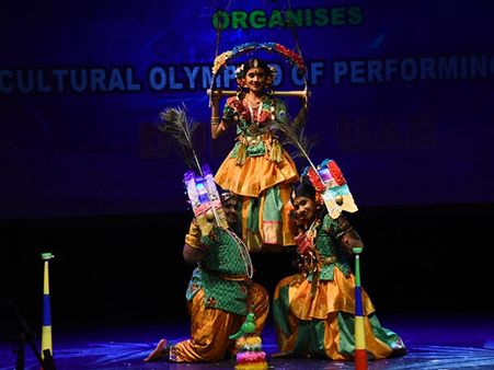 துபாயில் நடனப்போட்டி - காரைக்குடி கலைக்கோயில் நாட்டியப்பள்ளி மாணவிகள் தங்கப்பதக்கம்