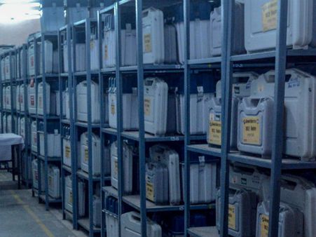 சிசிடிவி இல்லை.. 2 நாள் கழித்து வந்த இவிஎம் மிஷின்.. ம.பி தேர்தலில் குளறுபடியா? அதிர்ச்சி!