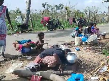 என்ன கொடுமை இது.. புயல் தாக்கி 15 நாளாச்சு.. ஒருவர் கூட எட்டிப் பார்க்காத நரிக்குறவ கிராமம்!