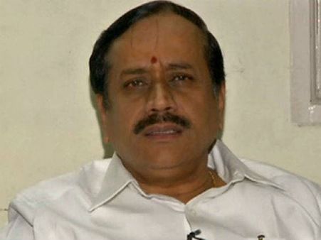 சபரிமலை வந்த பெண்கள் நெற்றியில குங்குமம் இல்லையே.. திருப்பி அனுப்பியது சரிதான்.. ஹெச்.ராஜா ட்வீட்