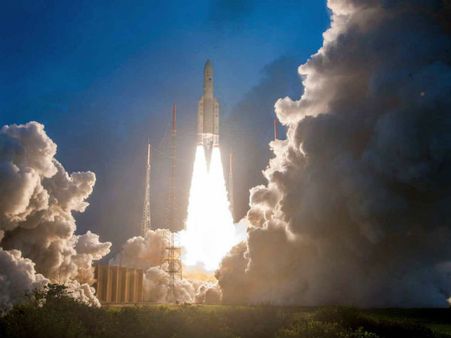 அதிவேக இணையதள சேவை.. நாட்டின் அதிக எடை கொண்டது.. விண்ணில் வெற்றிகரமாக நிலைநிறுத்தப்பட்ட ஜிசாட் 11