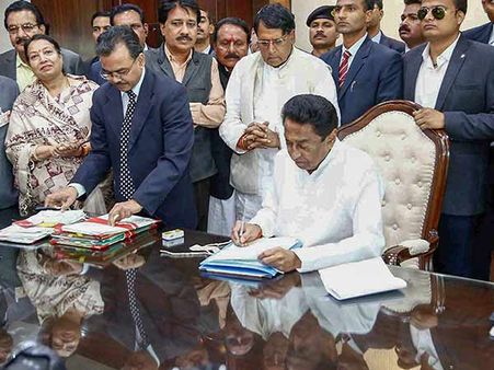 அடுத்தடுத்து புரட்சி செய்யும் காங்கிரஸ்.. ம.பி.யை தொடர்ந்து சத்தீஸ்கரிலும் விவசாயக் கடன் தள்ளுபடி!