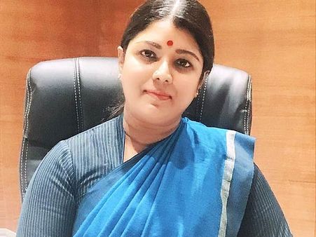 ஜடை, ஜாக்கெட், பொட்டு.. அடடே அப்படியே அவரை போலவே இருக்காரே கிருஷ்ணப்பிரியா