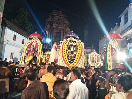 சுசீந்திரம் தாணுமாலய சுவாமி கோவில் மார்கழி விழா - பஞ்சமூர்த்திகள் தரிசனம்