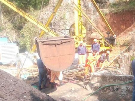 மேகாலயாவில் வெள்ளம்.. சட்டவிரோத நிலக்கரி சுரங்கத்தில் சிக்கிய 13 பேரின் நிலை என்ன?