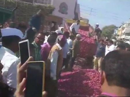 விலை போகாத வெங்காயம்.. கண்ணீரில் விவசாயிகள்.. நாசிக்கில் ஒரு கொடுமை