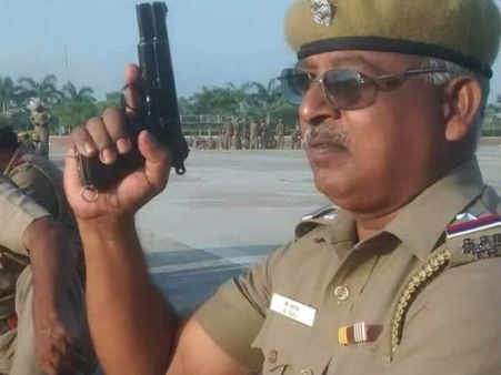 10 வயசு சிறுமி.. மிரட்டி மிரட்டியே பாலியல் தொல்லை.. சப் இன்ஸ்பெக்டர் போக்சோவில் கைது