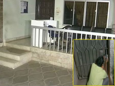 தயாரிப்பாளர் சங்கத்தை இழுத்து மூடி சீல் வைத்த அதிகாரிகள்.. அதிர்ச்சியில் திரையுலகம்!