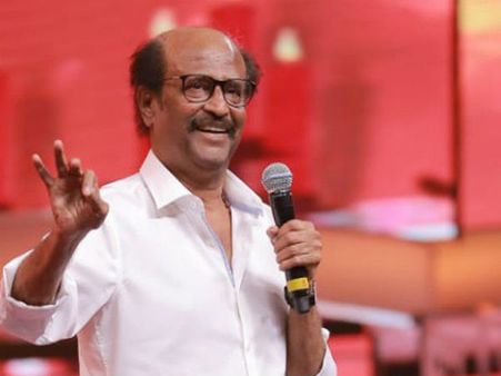 #Petta கஜா புயல்.. அரசை மட்டும் நம்பாதீர்... எல்லோரும் சேர்ந்து உதவ வேண்டிய நேரமிது- ரஜினி மெசேஜ்