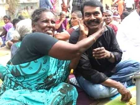 நல்ல சாப்பாடு சாப்பிட்டு நாளாச்சு.. கண் கலங்கிய மக்கள்.. அவர்களோடு அமர்ந்து சாப்பிட்ட சீமான்!