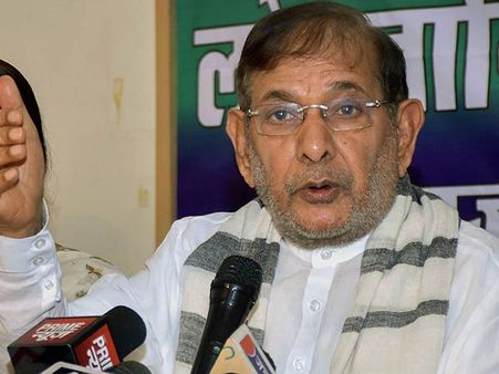 வசுந்தராஜி, குண்டா இருக்கீங்க… வாயை விட்டு சர்ச்சையில் சிக்கிய சரத் யாதவ்