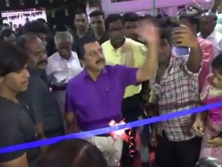 ஓங்கி அடிச்சா ஒன்றரை டன் வெயிட்டுடா பாக்கறியா.. செல்போனை தூக்கி அடித்த சிவகுமாரை மறக்க முடியுமா!