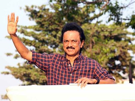 ஆர்கே நகரில் விட்டதை திருவாரூரில் வட்டியுடன் திருப்பிக் கொடுக்குமா திமுக?