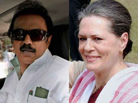 கருணாநிதி சிலை திறப்பு.. சோனியாவை நேரில் அழைக்கிறார் ஸ்டாலின்.. நாளை டெல்லி பயணம்